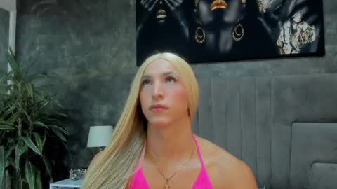 Isa Lancaster online show from June 29, 7:25 pm