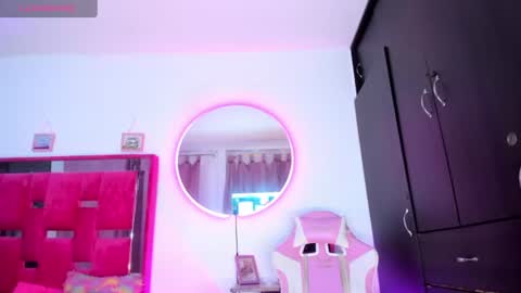isa_lovestory online show from June 12, 1:04 am