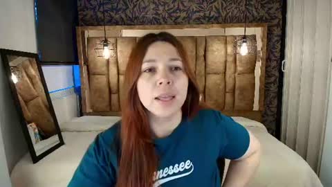 Snapshot of isa_thompson__ chatting on July 21, 11:45 am I S A online show from July 21, 11:45 am