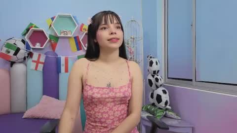 Snapshot of isaa_skinnyy chatting on June 25, 3:39 am Isaa Skinny online show from June 25, 3:39 am
