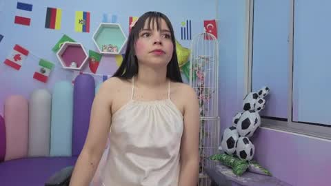 Snapshot of isaa_skinnyy chatting on July 21, 3:42 am Isaa Skinny online show from July 21, 3:42 am