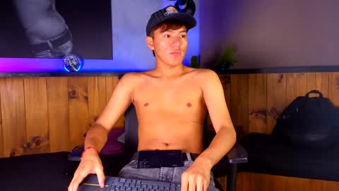 isaac_grimm online show from March 22, 3:32 am