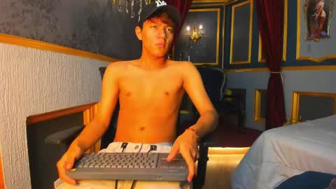 isaac_grimm online show from April 12, 3:22 am