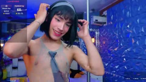 isaacnova online show from May 12, 8:28 pm