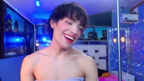 Snapshot of isaacnova chatting on June 11, 12:32 am isaacnova online show from June 11, 12:32 am