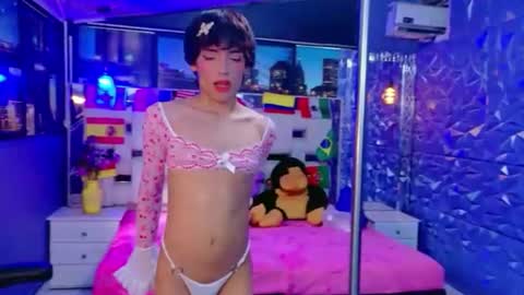 Snapshot of isaacnova chatting on June 25, 9:08 pm isaacnova online show from June 25, 9:08 pm