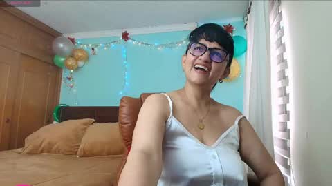 Snapshot of isabeel_sofia01 chatting on June 5, 3:18 pm Isabeel Sofia online show from June 5, 3:18 pm