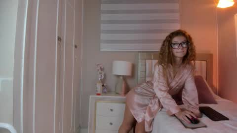 isabela__x online show from February 28, 11:33 am