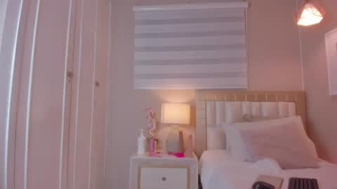 isabela__x online show from July 24, 11:41 am
