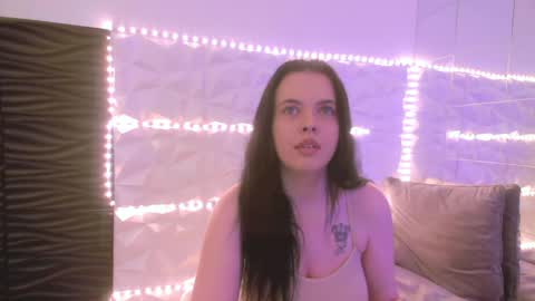 Isabelle online show from May 12, 4:20 am
