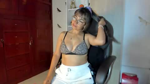 Isabella22 1 online show from February 12, 12:27 am