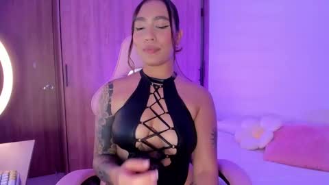 Snapshot of isabella_666_ chatting on December 4, 1:03 am Isa... online show from December 4, 1:03 am