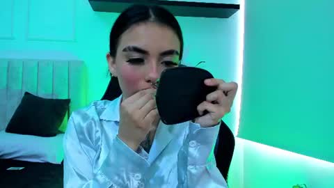 Snapshot of isabella_hv chatting on June 27, 5:29 pm ISABELLA online show from June 27, 5:29 pm