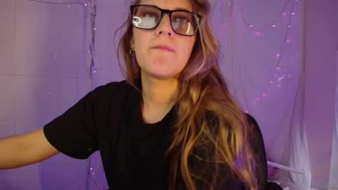 Isabella Rros online show from February 16, 7:10 pm