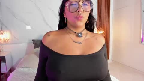 Snapshot of isabella_zc chatting on April 29, 2:32 pm isabella zc online show from April 29, 2:32 pm