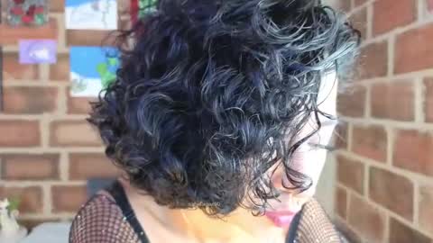 Isabela Paz online show from May 22, 1:06 pm