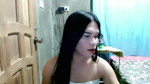 Snapshot of isabelle_amore chatting on February 25, 12:15 pm Ysa online show from February 25, 12:15 pm