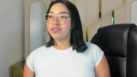 isabellrodriguez18 online show from May 11, 3:23 am