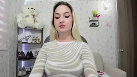 ISABELLA online show from June 8, 8:20 pm