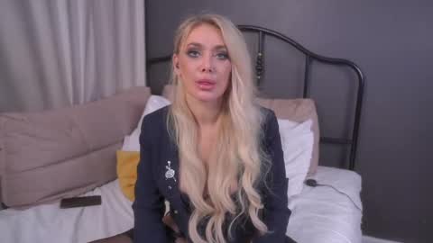 isadoradunkan online show from March 11, 12:33 am