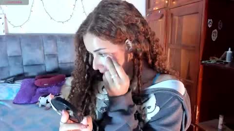 Snapshot of isangel_ chatting on December 16, 2:05 am Isabela online show from December 16, 2:05 am