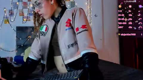 Snapshot of isangel_ chatting on February 3, 6:40 am Isabela online show from February 3, 6:40 am