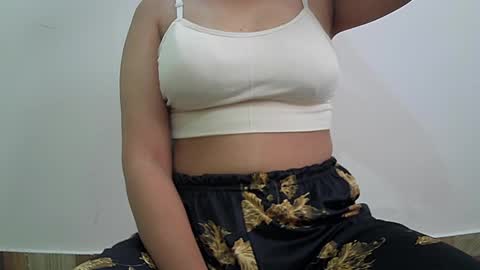 ishika_singh_ online show from July 14, 2:05 am