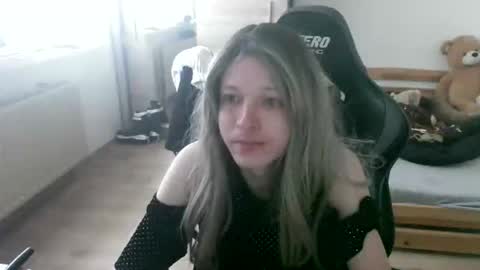 Snapshot of isilmarith chatting on March 15, 12:00 pm isilmarith online show from March 15, 12:00 pm