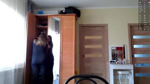 isingle_mom online show from April 22, 5:54 am