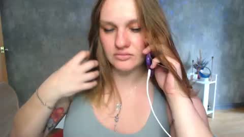 Snapshot of isingle_mom chatting on June 27, 11:15 am isingle_mom online show from June 27, 11:15 am
