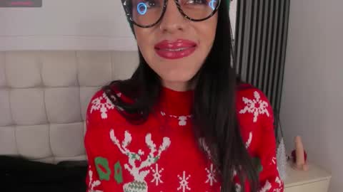 Isis Noir online show from December 4, 6:27 pm