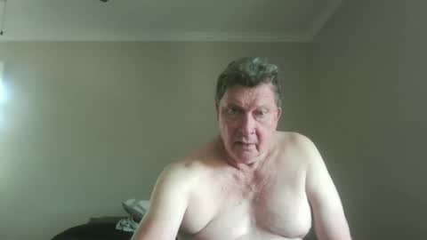 island625103 online show from September 11, 4:51 pm