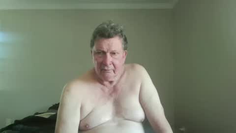 island625103 online show from September 18, 6:32 pm