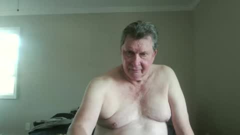 island625103 online show from September 23, 5:38 pm