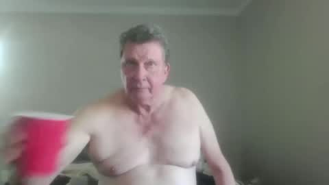 island625103 online show from September 26, 7:07 pm