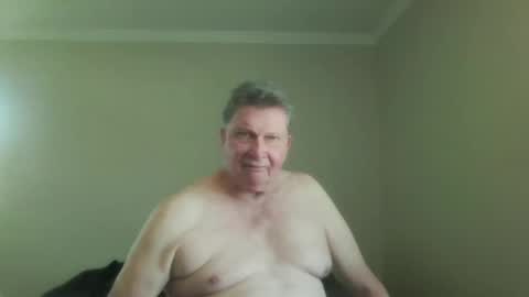 island625103 online show from October 9, 7:34 pm