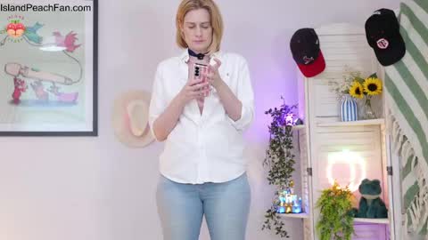 Lou  Peaches online show from May 9, 2:11 pm