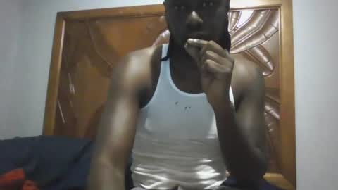 Snapshot of islandbey242 chatting on June 18, 9:47 am islandbey242 online show from June 18, 9:47 am