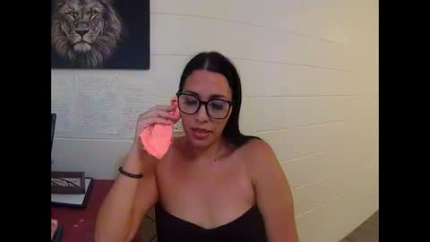 Snapshot of islandmilf777 chatting on November 12, 2:56 am BiancaRose online show from November 12, 2:56 am