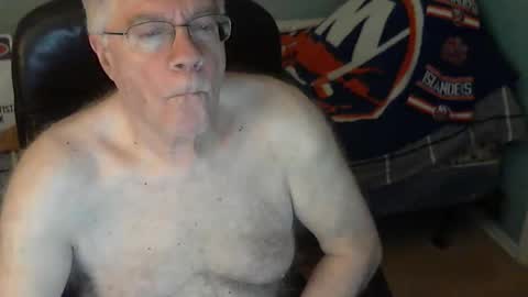 islesman22 online show from April 8, 9:09 am