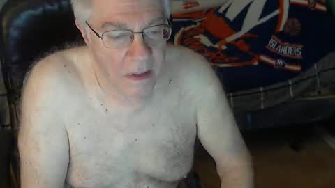 islesman22 online show from April 25, 9:45 am