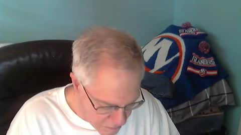 Snapshot of islesman22 chatting on May 19, 10:38 pm islesman22 online show from May 19, 10:38 pm
