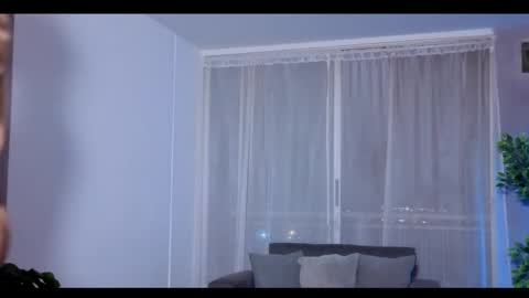 Snapshot of isnotforeveryone chatting on October 18, 4:04 am Julyane online show from October 18, 4:04 am