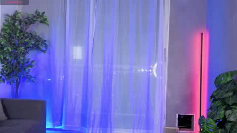 Snapshot of isnotforeveryone chatting on February 19, 12:28 am Julyane online show from February 19, 12:28 am