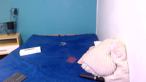 Issa  online show from February 3, 3:38 pm