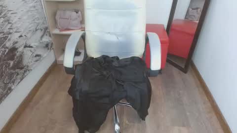 Issa  online show from March 8, 2:40 pm