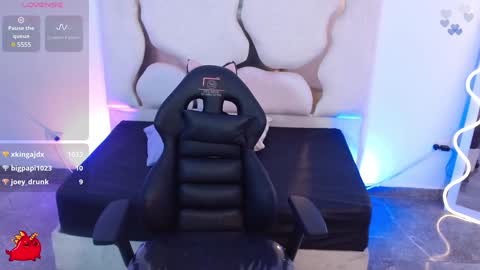 Issa online show from February 7, 9:05 am