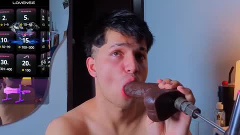 Snapshot of issac_james chatting on January 9, 4:59 am Issac online show from January 9, 4:59 am