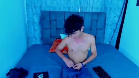 ithan_kingtwin online show from June 6, 7:51 pm