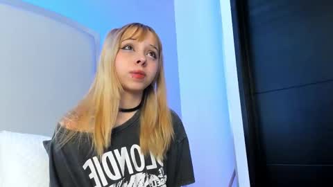 Snapshot of its_bibi chatting on February 5, 6:07 am its_bibi online show from February 5, 6:07 am